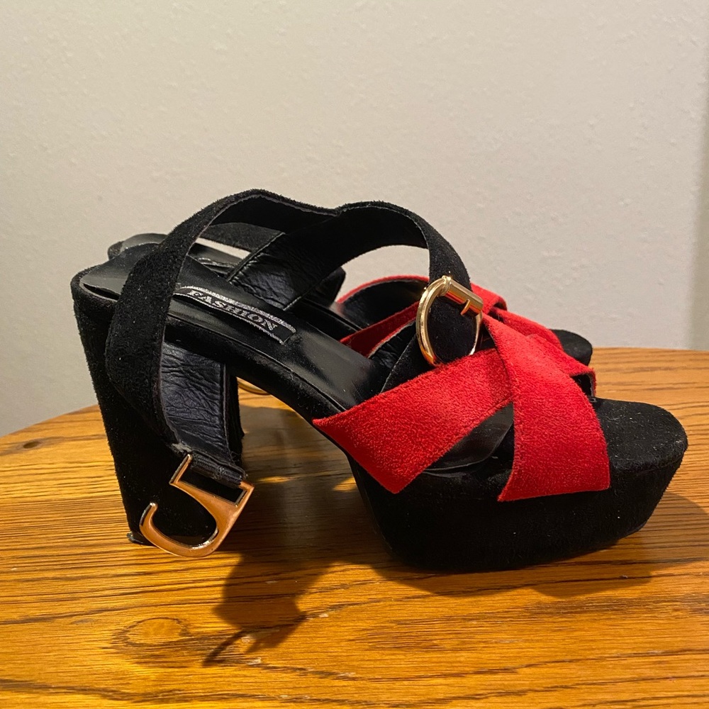 FASHION heels. Size 8.